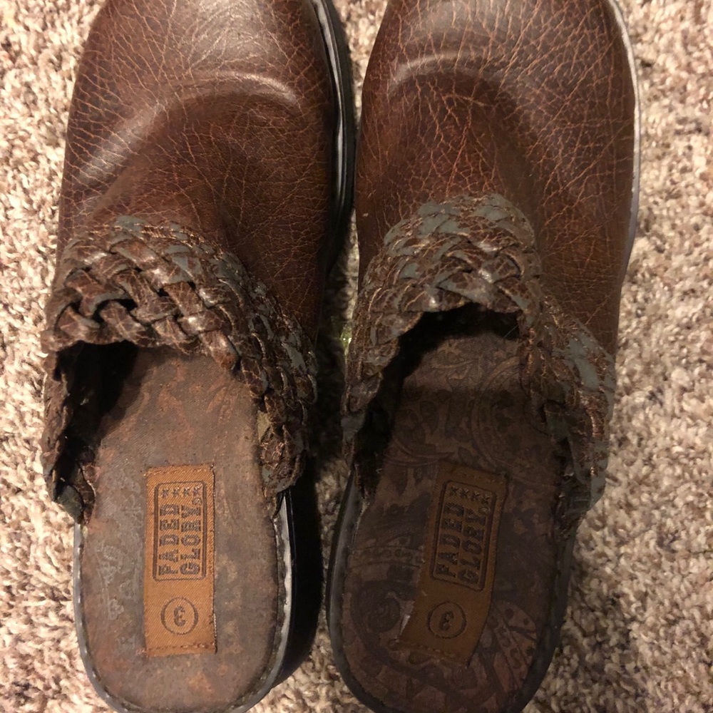 Girls slide on “dress” shoe